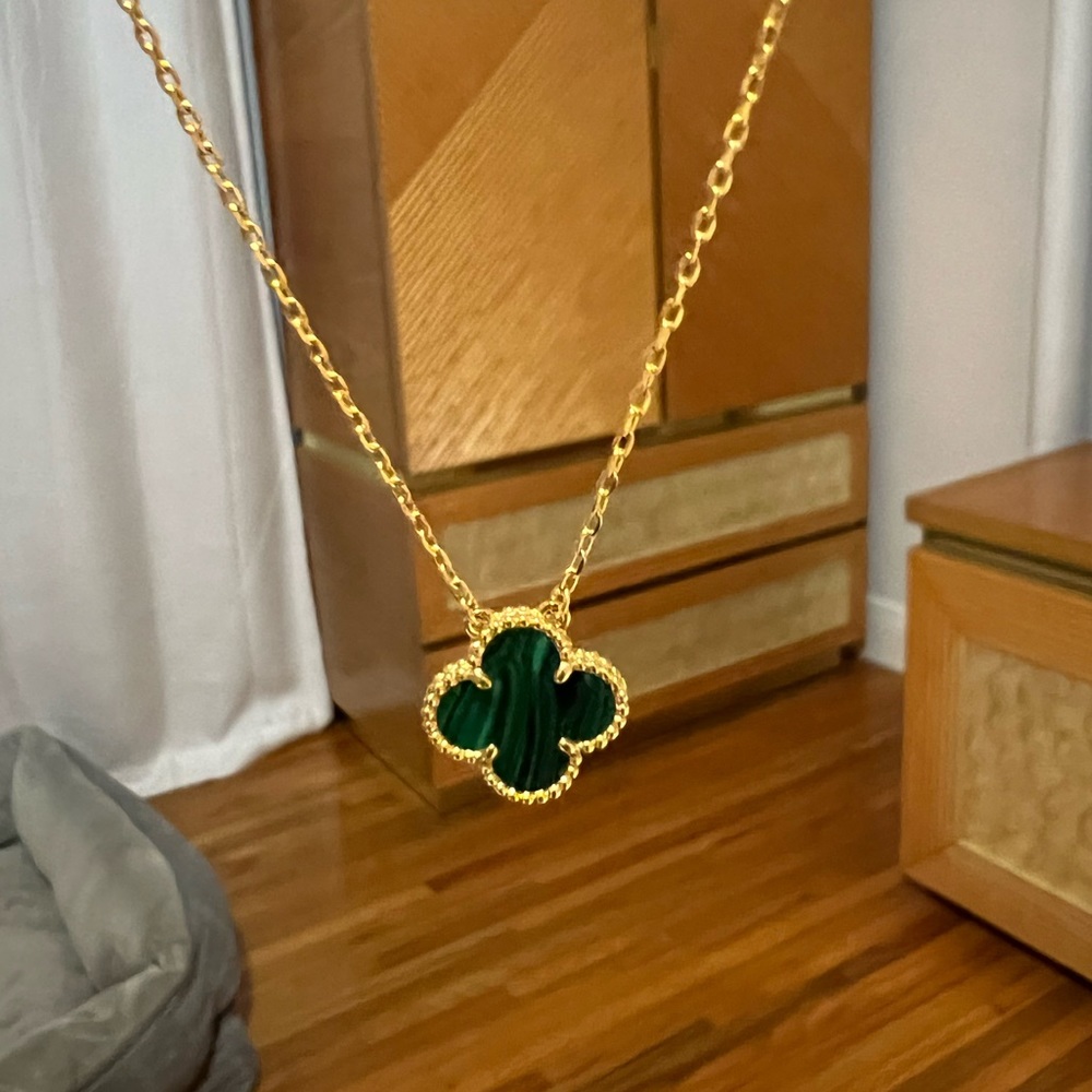 Calmarsi clover leaf necklace malachite yellow gold